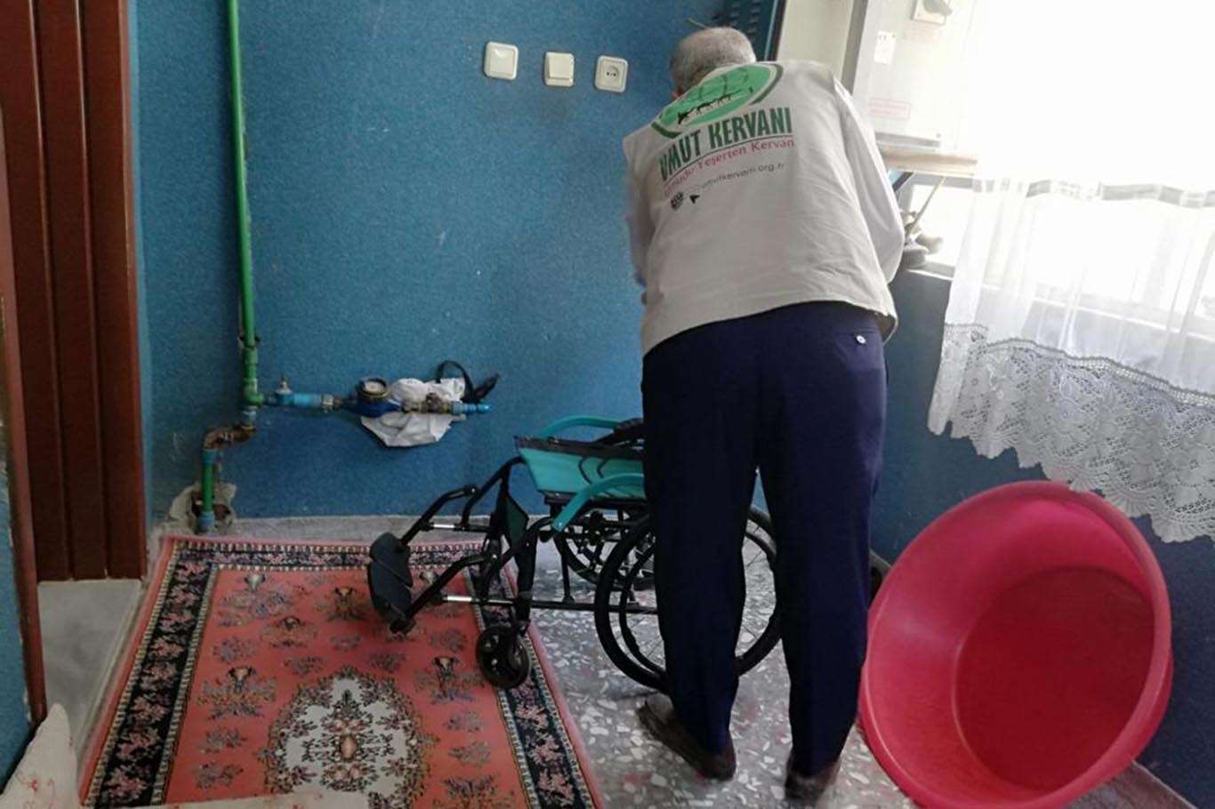 Batman Umut Kervanından tekerlekli sandalye yardımı Batman Umut Kervanından tekerlekli sandalye yardımı